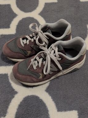 New Balance Women's Size 6